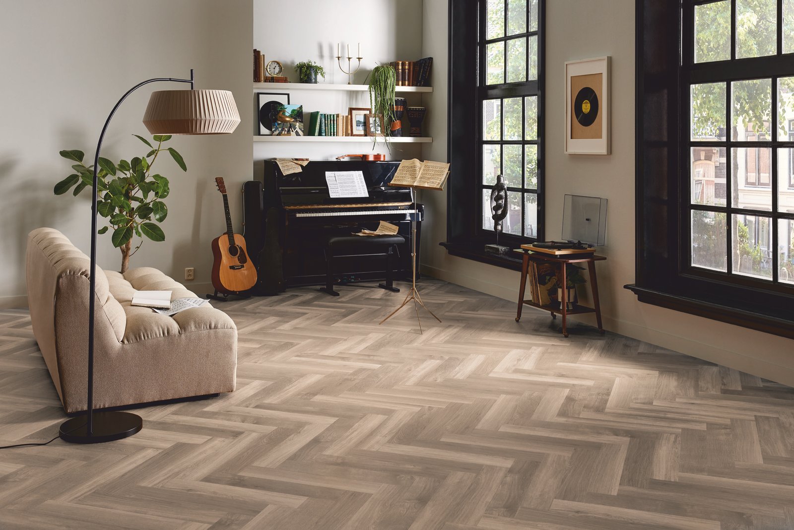 Mflor 40817 Parva Broad Leaf Smoky Sycamore 25-05